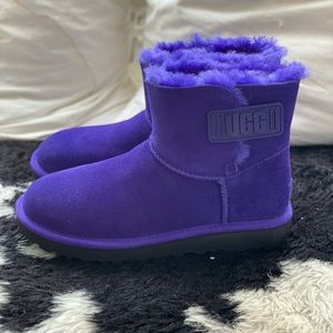 Uggs Size 8 Womens never worn beautiful deep purple